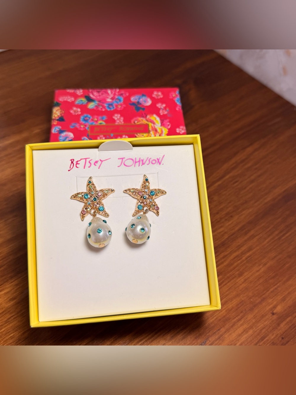 NWT Betsey Johnson Gold Starfish Earrings with Rhinestones Accents